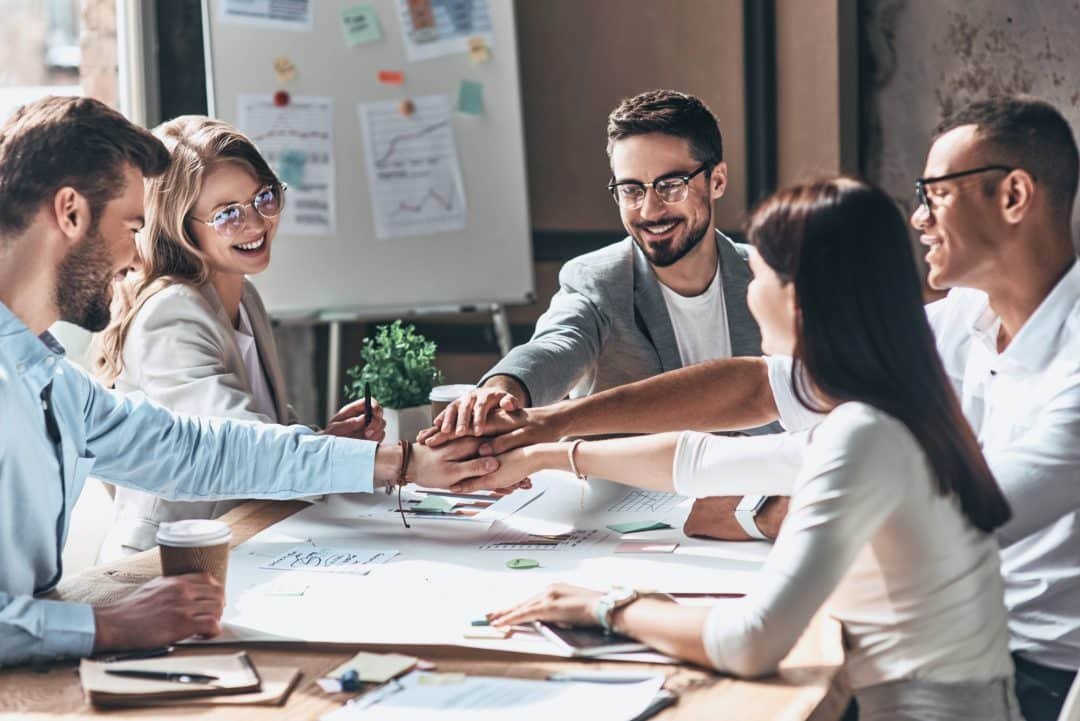 IT-professional ondersteunt team met compliance werkzaamheden